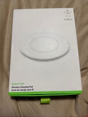 belkin Wireless Charging Pad in White with Green Accent